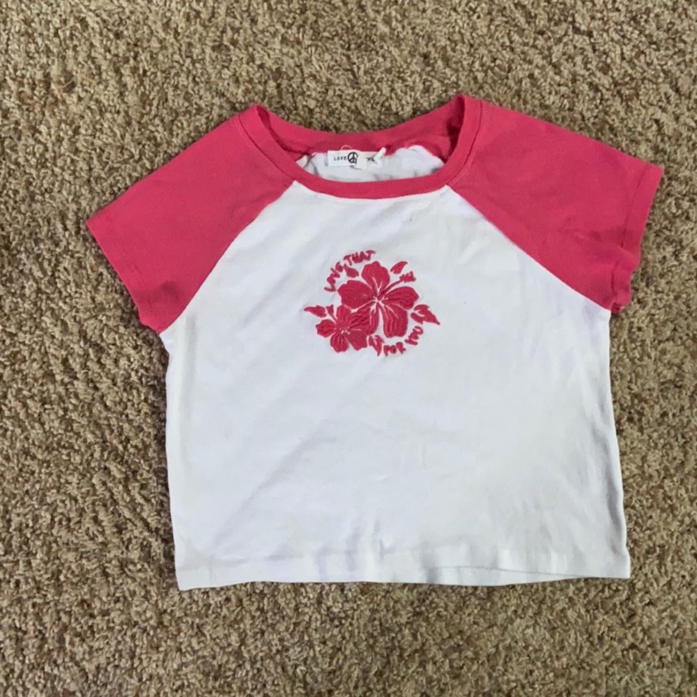 Pink and White cropped tee with a flower on it
